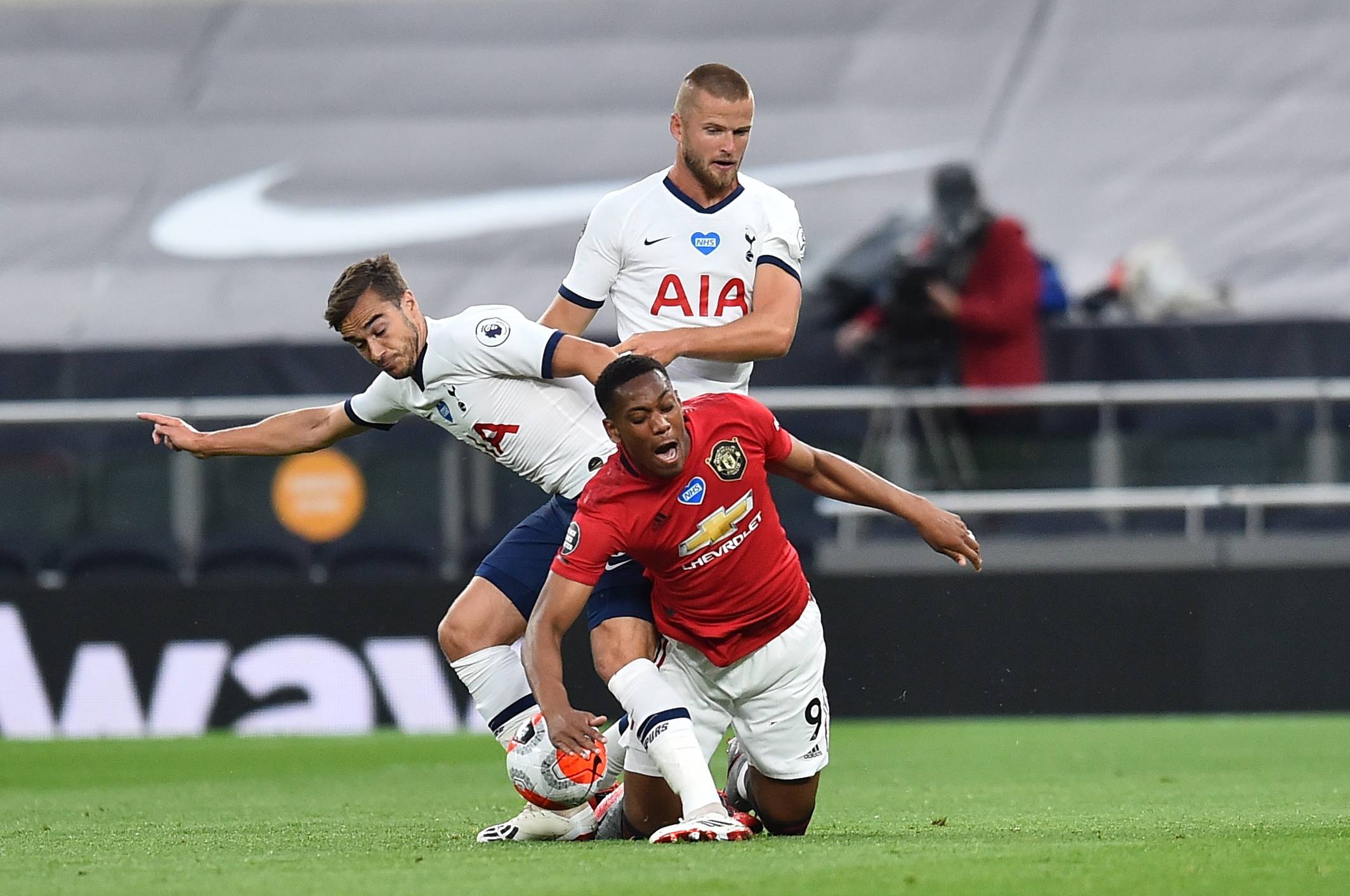 一场0：0让国足新中场核心浮现