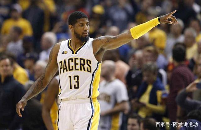 莱奥头发被拽找阿切尔比理论，后者：敢再指我就掰断你手指头