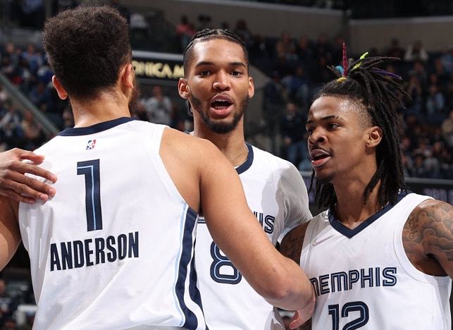 记者：汶马探赛后与海港助教约翰交换队服，两人曾在横滨合作