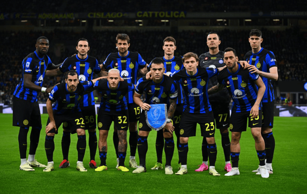 天津媒体报道朱辰杰戴面具训练引争议：国足冒险用人？球迷担忧声一片