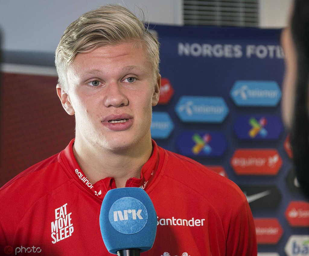 日本足球恐怖1幕：17岁高中生7秒50米，连过3人+破门 拉都拉不住