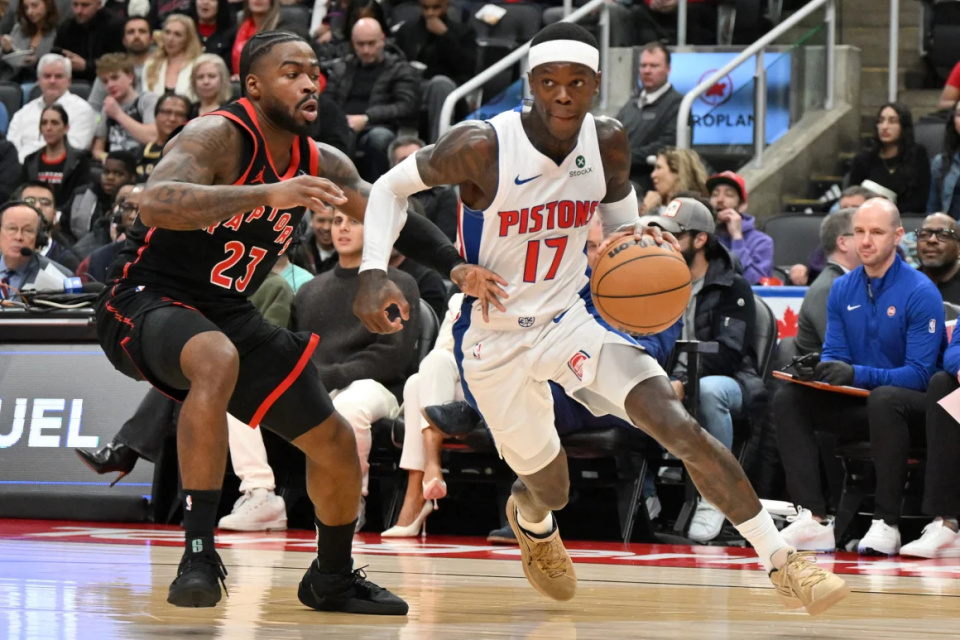 拓记：克林根争抢篮板后一瘸一拐走向替补席，赛前左小腿就有挫伤